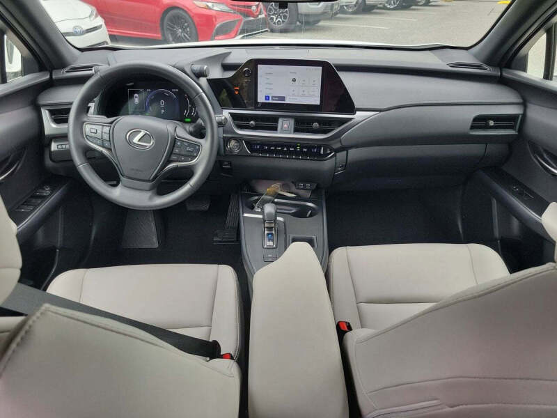 2025 Lexus UX 300h