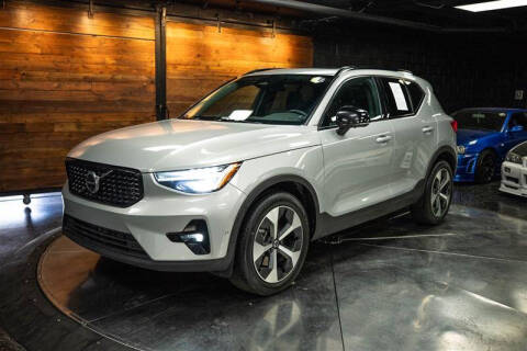 2023 Volvo XC40 B4 Ultimate Dark Theme