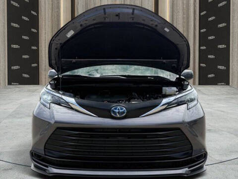 2024 Toyota Sienna LE 8-Passenger