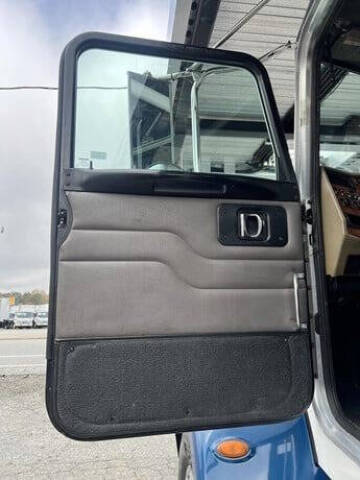 2009 Peterbilt 335