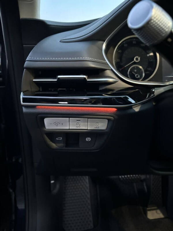 2023 Genesis G80