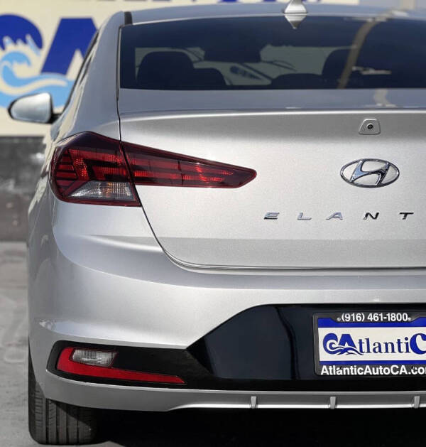 2020 Hyundai Elantra SEL photo 8