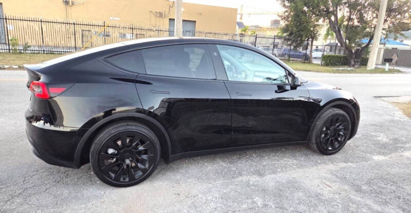 2023 Tesla Model Y Long Range's photo
