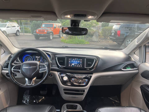 2020 Chrysler Pacifica Touring L