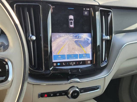 2024 Volvo XC60 B5 Core Dark Theme