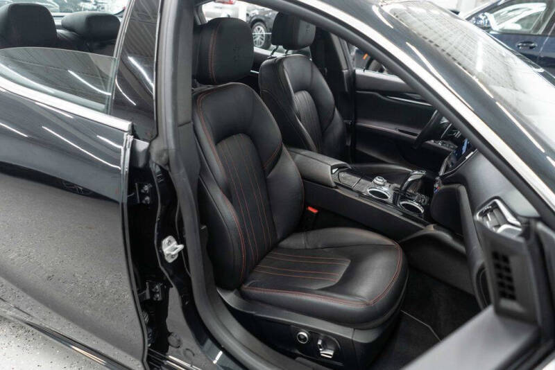 2022 Maserati Ghibli Modena Q4