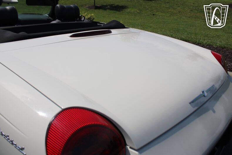 2002 Ford Thunderbird Deluxe