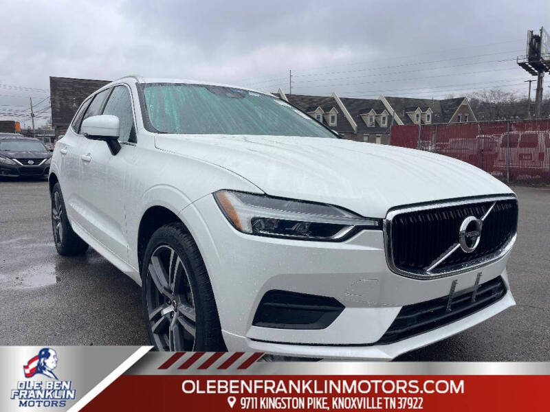 2021 Volvo XC60 Momentum's photo