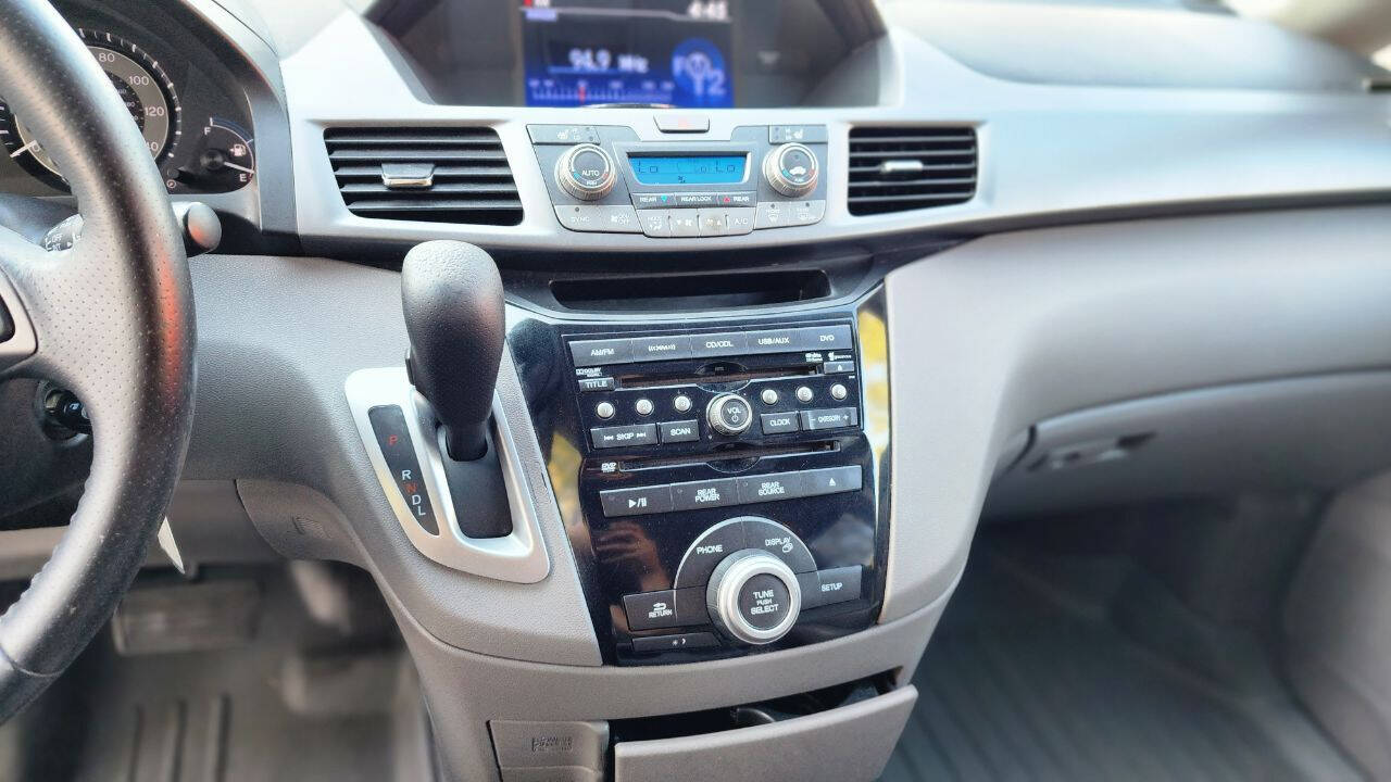2013 Honda Odyssey  - $10,900