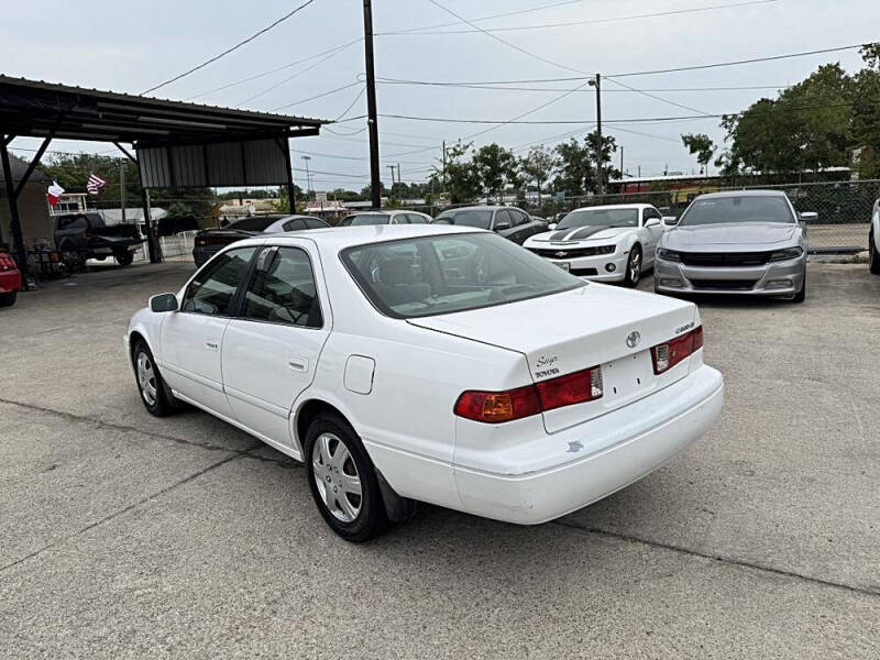 2000 Toyota Camry