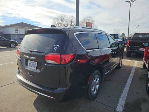 2017 Chrysler Pacifica Touring-L Plus