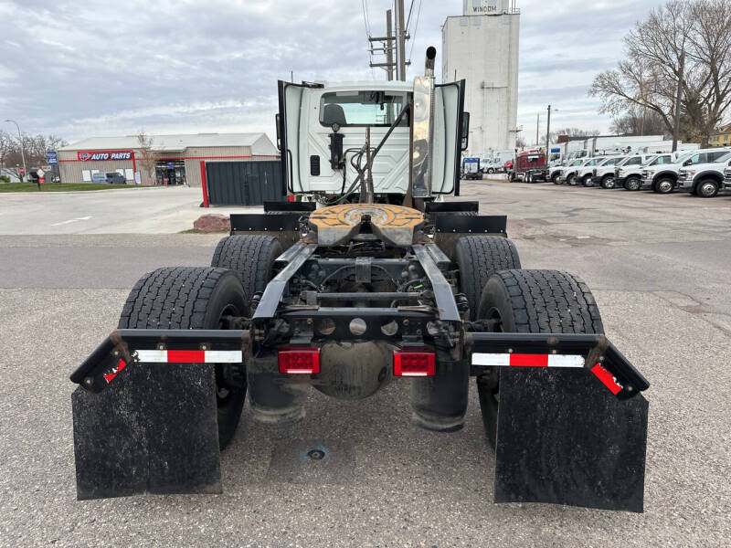 2021 International RH613