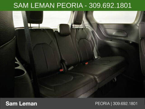 2027 Chrysler Pacifica Select