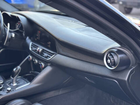 2017 Alfa Romeo Giulia Quadrifoglio