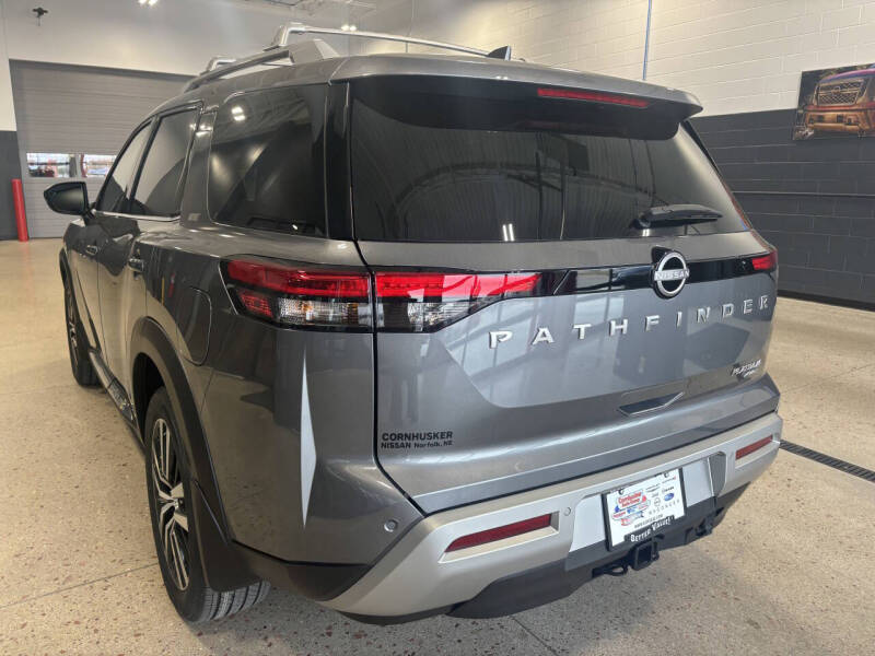 2025 Nissan Pathfinder Platinum