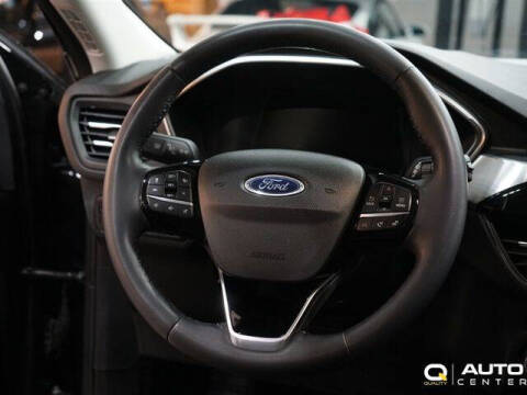2022 Ford Escape Hybrid Titanium