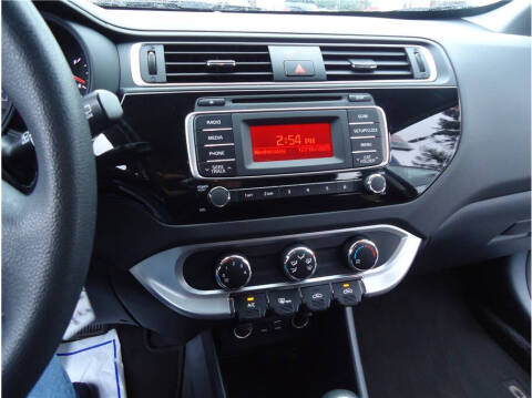 2016 Kia Rio 5-Door LX