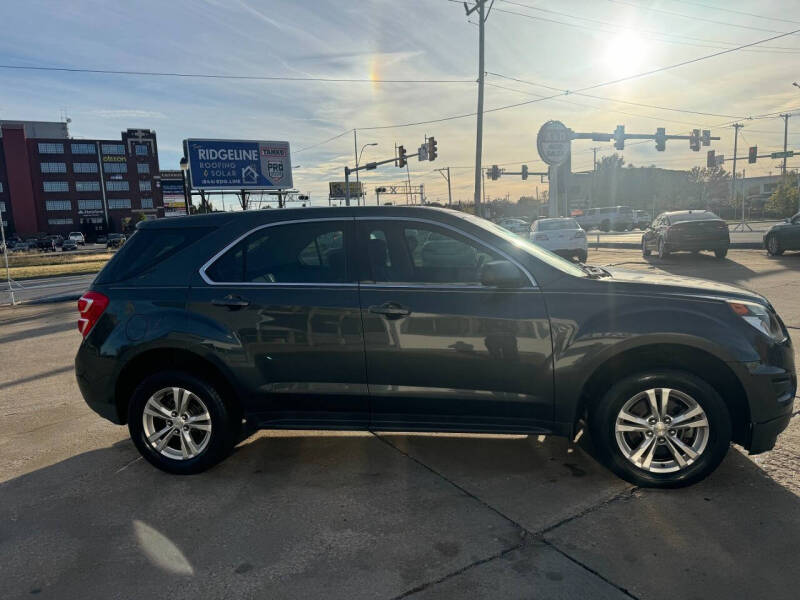 2017 Chevrolet Equinox LS photo 4