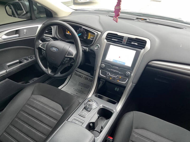 2020 Ford Fusion SE