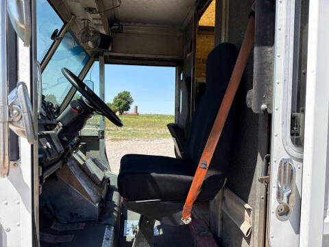 2000 Freightliner MT45 Chassis
