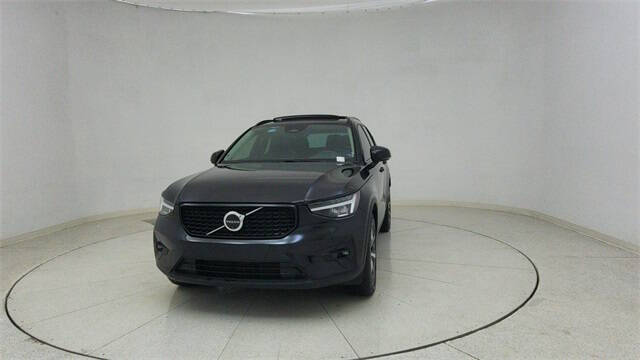 2024 Volvo XC40 B5 Plus Dark Theme
