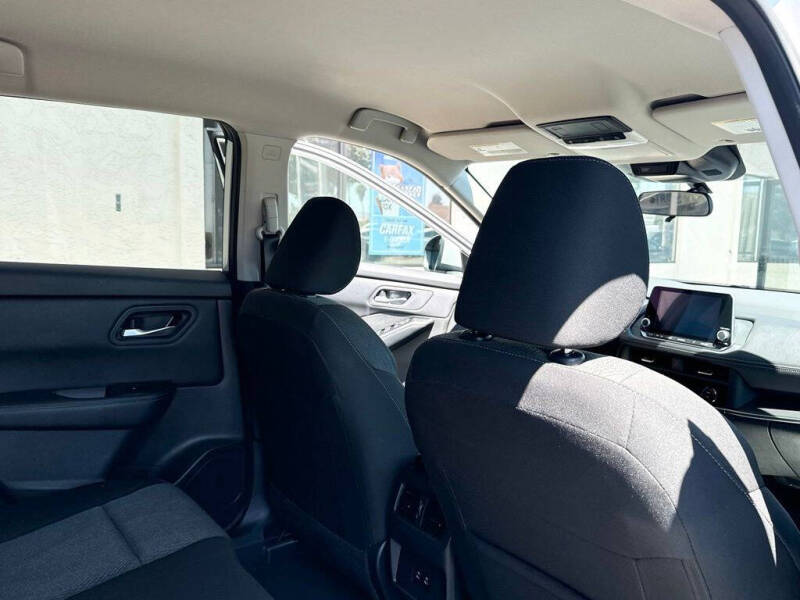2025 Nissan Rogue SV