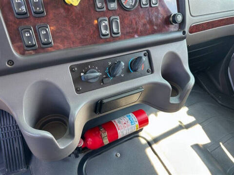 2006 Freightliner M2 106