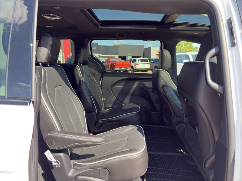 2027 Chrysler Pacifica Limited