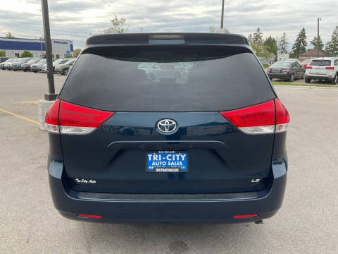2011 Toyota Sienna LE 8-Passenger