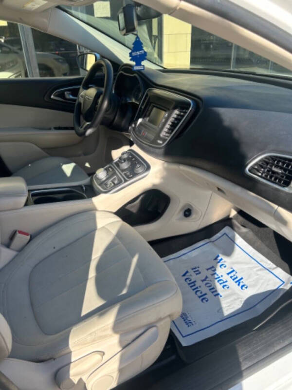 2016 Chrysler 200 Limited