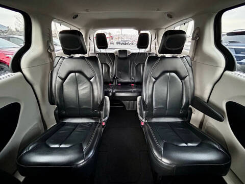 2022 Chrysler Pacifica Touring L