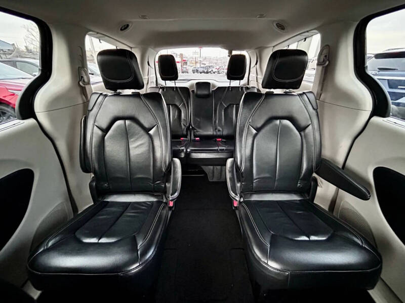 2022 Chrysler Pacifica Touring L