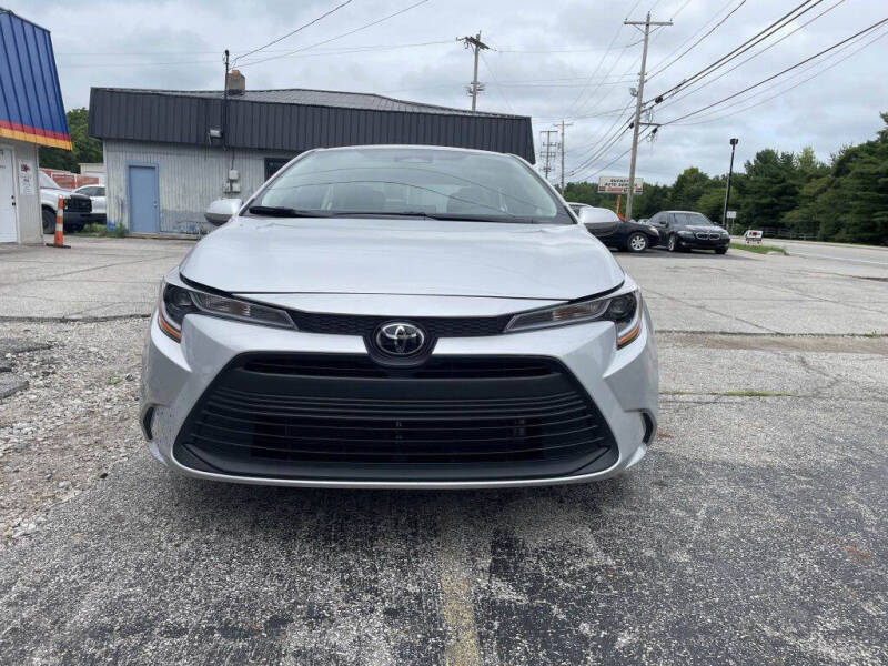 2024 Toyota Corolla LE's photo