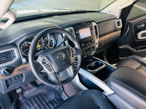 2017 Nissan Titan SL