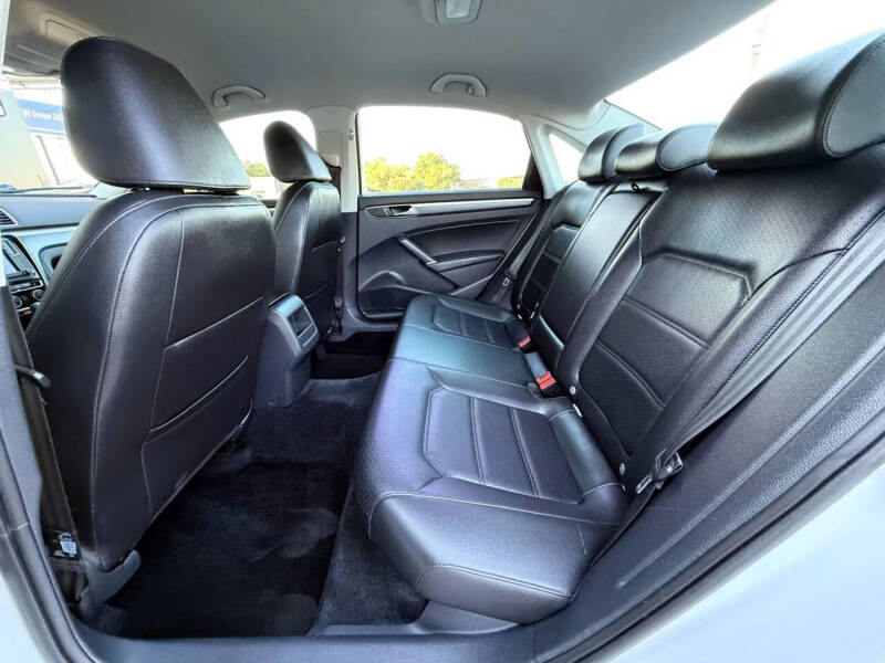 2017 Volkswagen Passat 1.8T R-Line