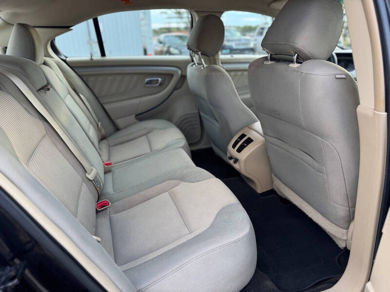 2017 Ford Taurus SEL