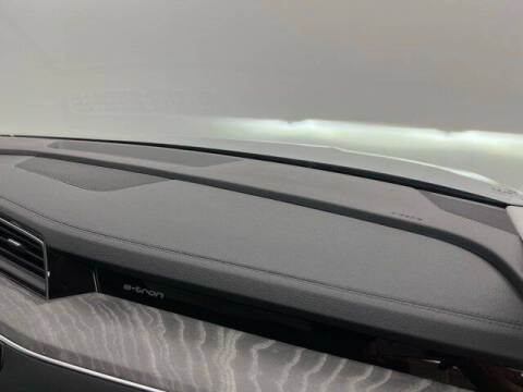 2022 Audi e-tron quattro Premium