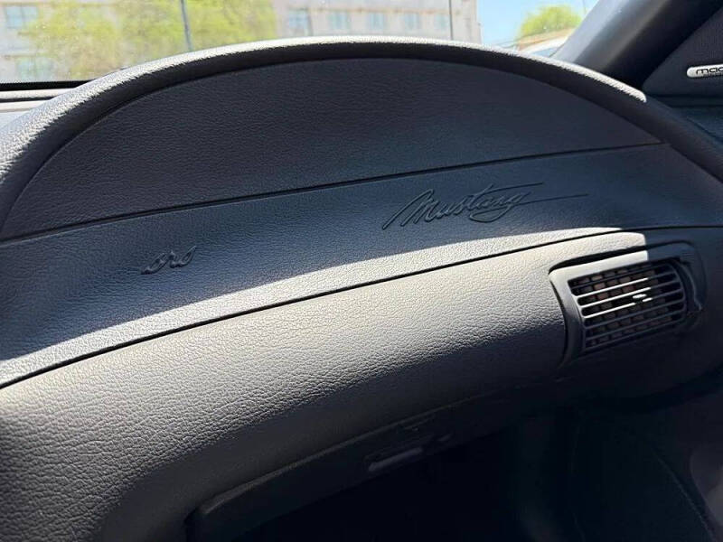 2004 Ford Mustang GT Deluxe