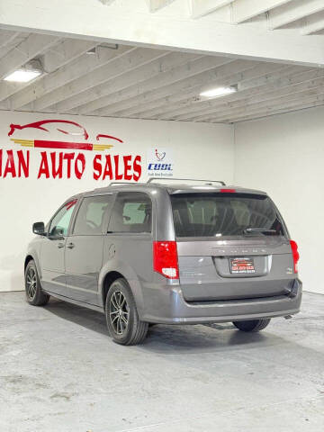 2016 Dodge Grand Caravan R/T