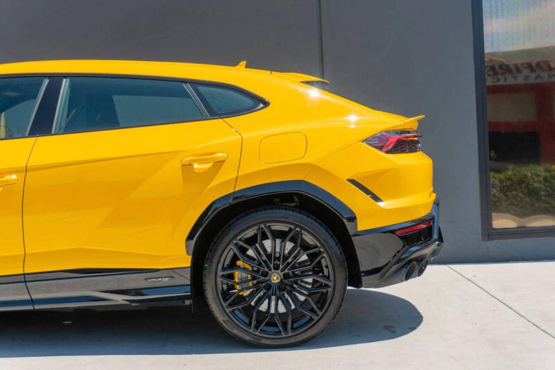 2025 Lamborghini Urus SE