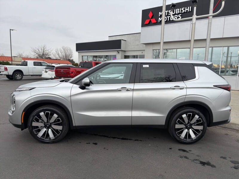 2025 Mitsubishi Outlander SE