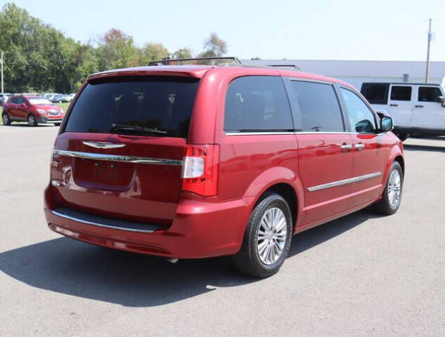 2013 Chrysler Town and Country for sale at Modern Automotive Group LLC in Lafayette, TN