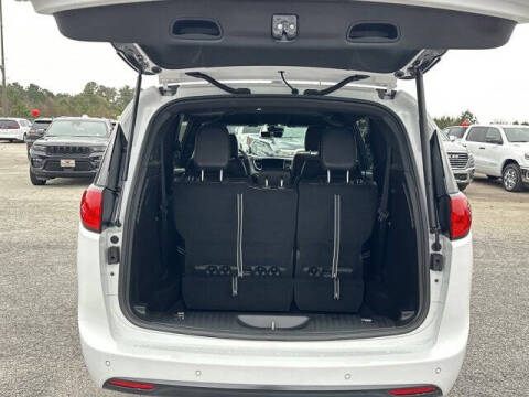 2026 Chrysler Voyager LX