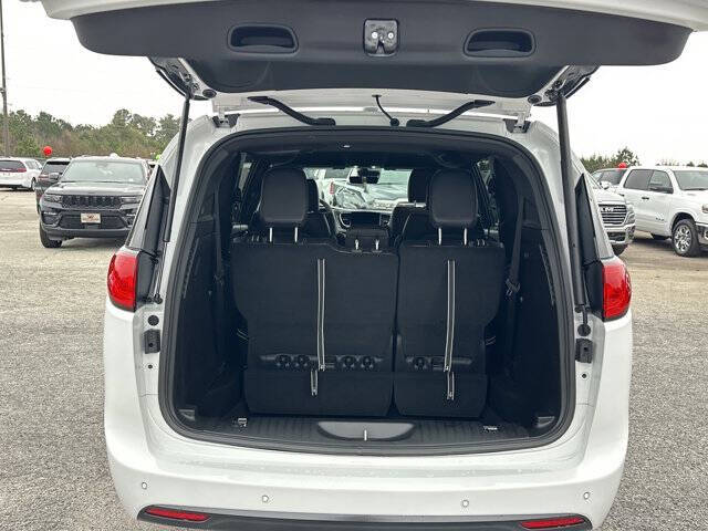 2026 Chrysler Voyager LX