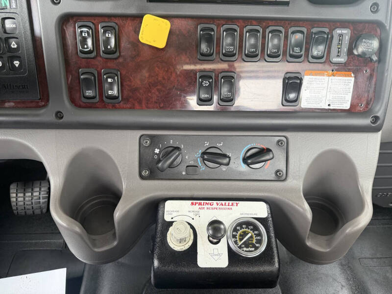 2019 Freightliner Business class M2