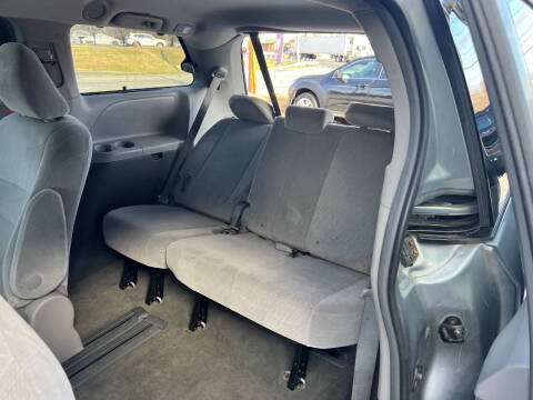 2016 Toyota Sienna LE 8-Passenger