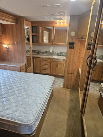 2008 Fleetwood RV Bounder 35E