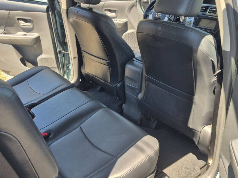 2013 Toyota Prius v Five - Photo 23