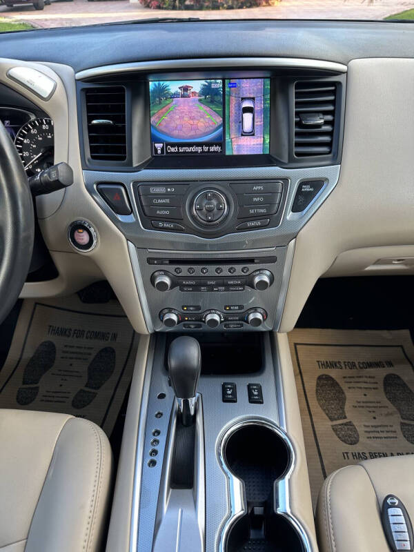 2017 Nissan Pathfinder SL