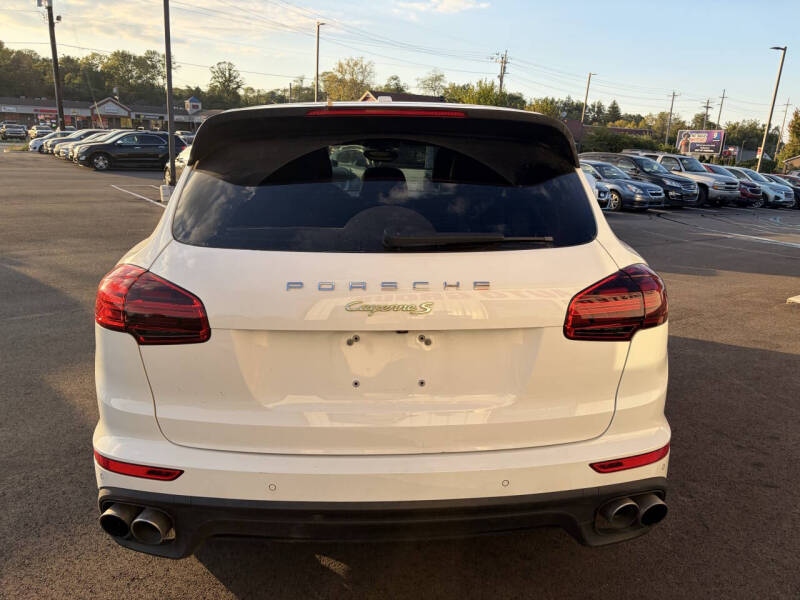 2017 Porsche Cayenne S E-Hybrid Platinum Edition